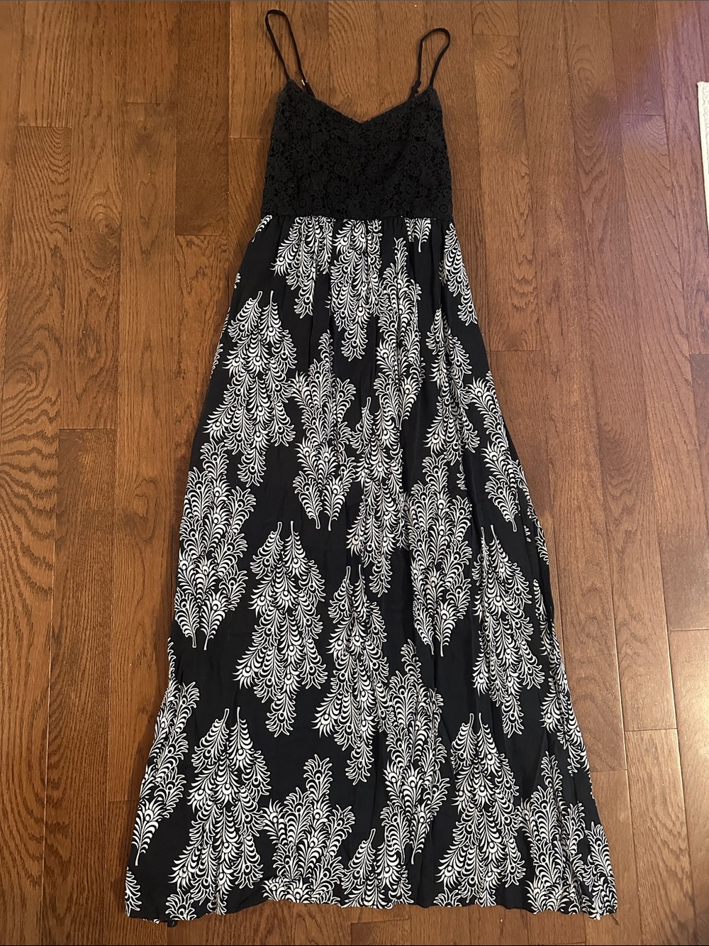 Francesca's Collections Black and White Lace-Top Maxi Dress with Botanical Print